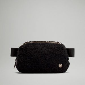 NWT Lululemon Everywhere Belt Bag FLEECE SHERPA  Black